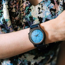 画像をギャラリービューアに読み込む, 木製腕時計 Heritage Series - Blue Edition - Ebony
