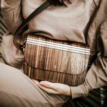 画像をギャラリービューアに読み込む, 木製ハンドバッグ Wooden Handbag - Groove - Walnut
